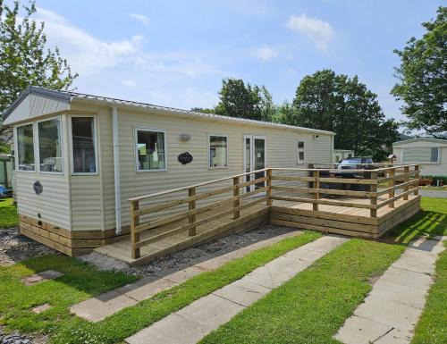 Selkirk House | Honey Cottage Caravan Park