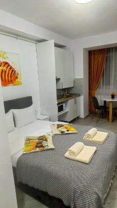 Onesti Apartment | Honey Studio