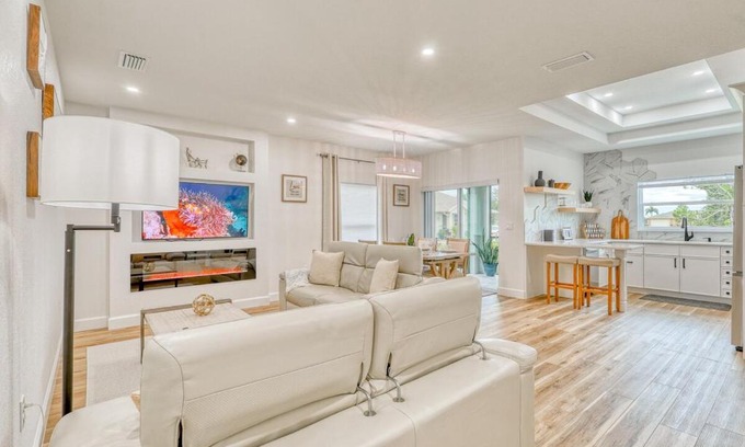 Pebble Beach Villa | Honeycomb Haven Near Ocean , Golfing , Mineral Springs