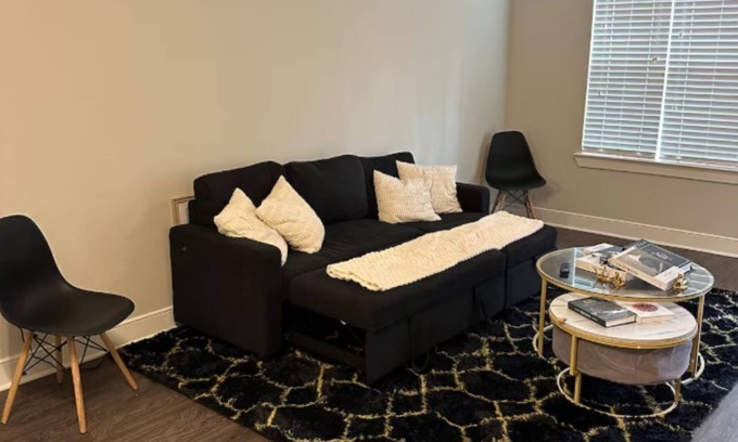 Dallas Apartment | HoneyHaven Suite