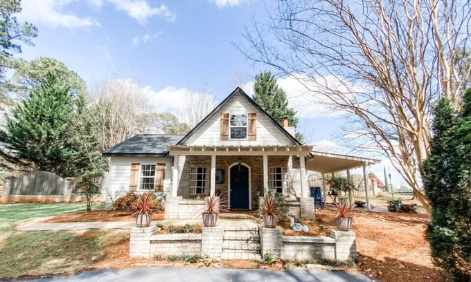 Griffin Cottage | Honeymoon Cottage at Sanctuaire Atelier - nestled in the woods
