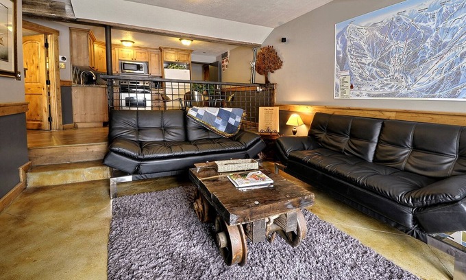 Salt Lake Mountain Resorts Cabin | Honeymoon Ski right into PARADISE! Mountain Bike base camp perfection!