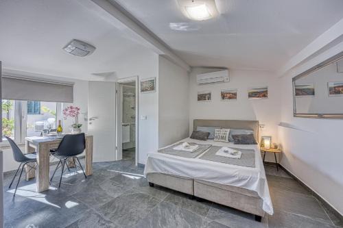 Crni Kal Apartment | Honeymoon Suite Črni Kal - Happy Rentals