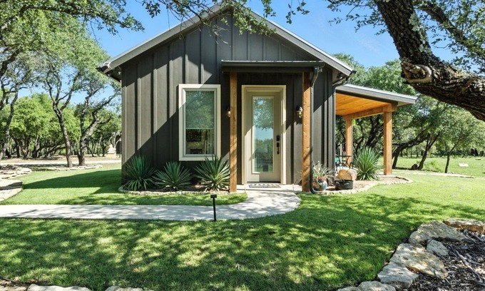 Graham Apartment | Honeymooners Delight, Private Hot tub/FirePit,Pool