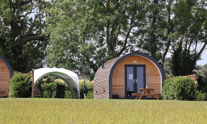 Hope Cottage | HONEYPOT HIDEAWAYS - MANUKA, romantic in Higher Kinnerton, Chester