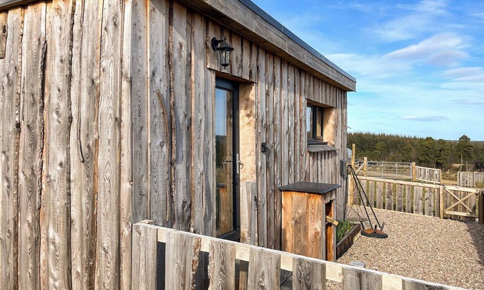Forres Cottage | Honeysuckle Bale Cabin - UK49073