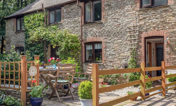 Bigbury Cottage | HONEYSUCKLE COTTAGE, pet friendly, with a garden in Bigbury