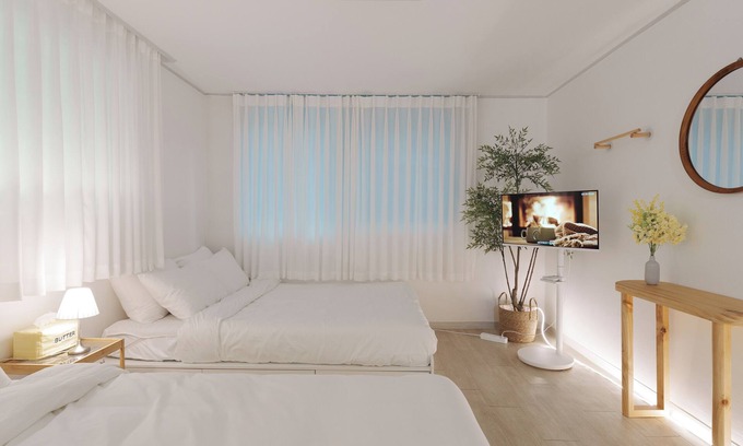 Yeonnam-dong Apartment | Hongdae, Cafe Street, Free Breakfast, Luggage keep