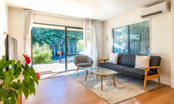 Waiheke Island House | Honu Cottage - Oneroa Holiday Home