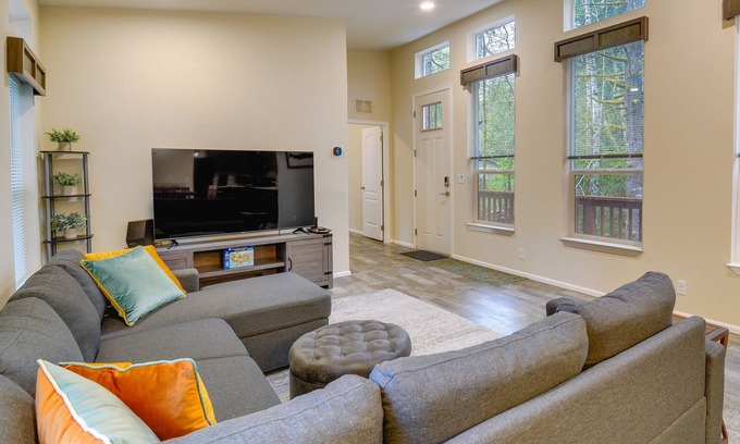 Hoodsport Cabin | Hoodsport Vacation Rental w/Private Lake Access!