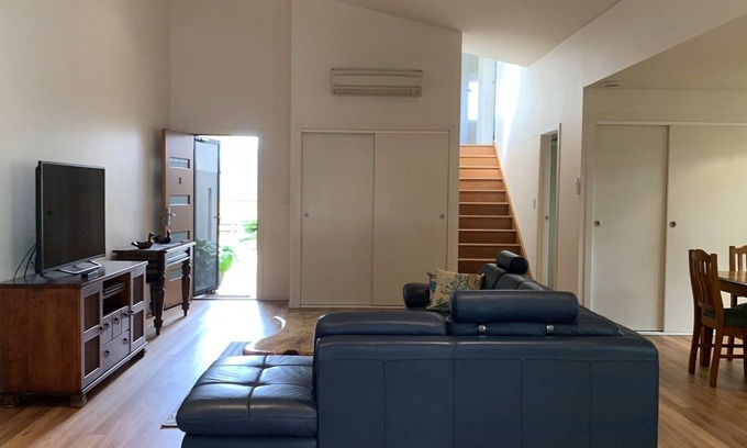 Brunswick Heads Apartment | HOOK WINE SINKER, TOP NOTCH