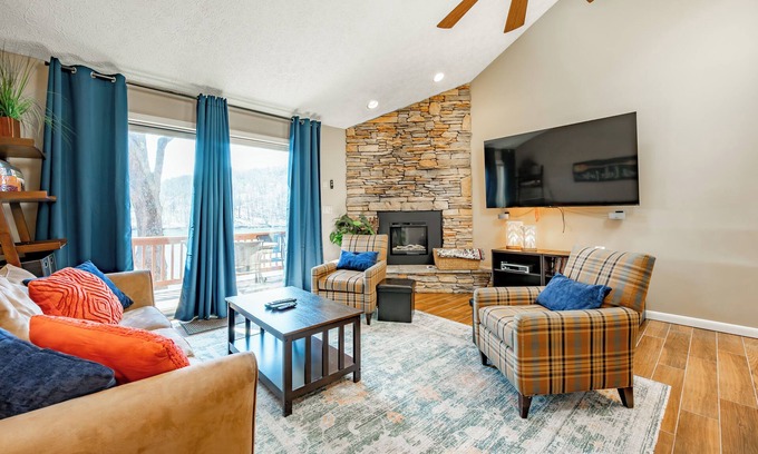 McHenry House | Hook, Wine & Sinker: Lakefront Townhome, Dock Slip, Hot Tub!