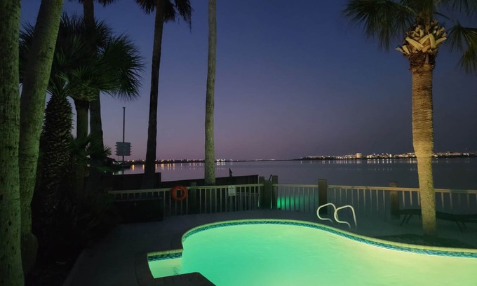 Bay Area House | Hook Wine Sinker Waterfront Paradise On Oso Bay Pool, near beach Corpus Christi