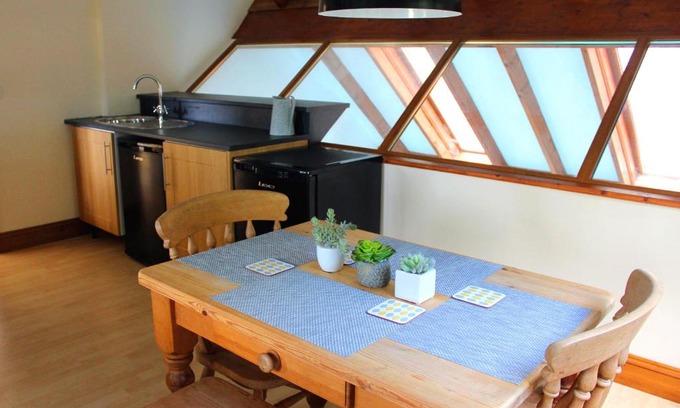 Egloshayle Apartment | Hooters Apartment EV Point