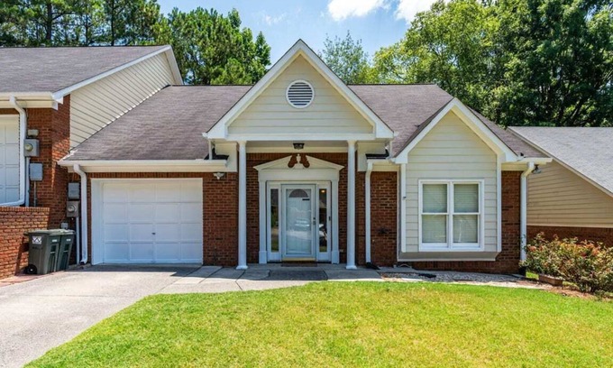 Hoover House | Hoover Townhouse|Great location|3 BR 3 Bath