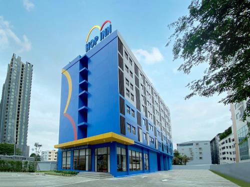 Khlong Ton Sai Hotel | HOP INN Bangkok Krung Thonburi Station
