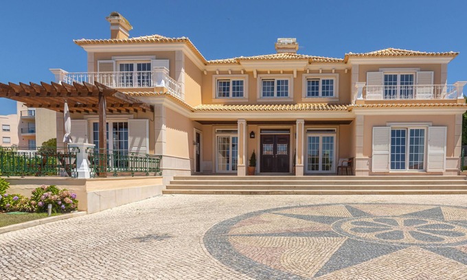 Ericeira Villa | Hopstays - Ericeira Vila Martinho