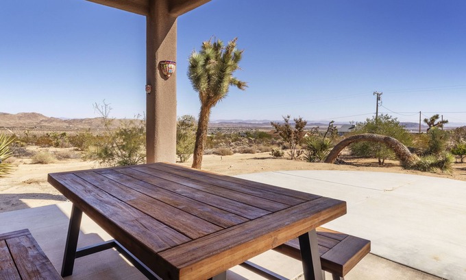 Joshua Tree House | 🌵Horizon House | Hot Tub, Fire Pit, Games & BBQ | Adobe in JT🌵