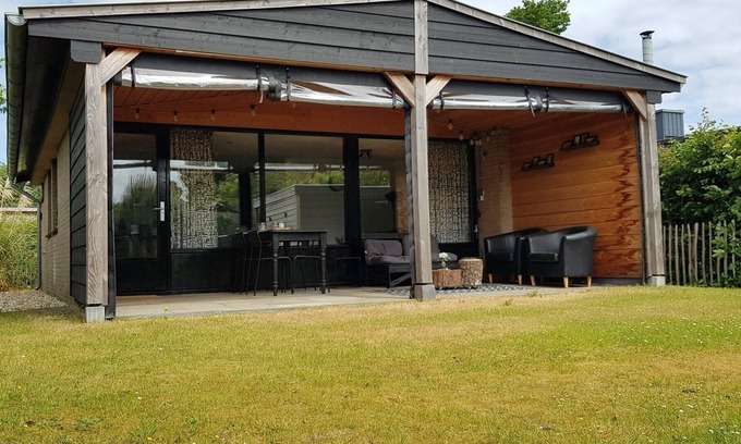 Ouddorp House | Horrelshoogte 15 Holiday bungalow in Ouddorp by the Sea