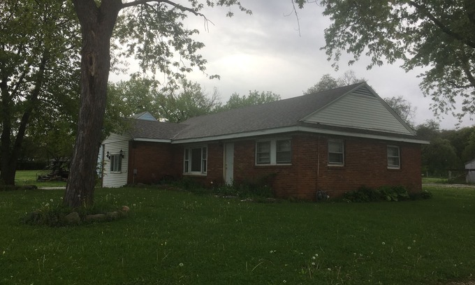 Ottawa House | Horse Ranch - Starved Rock - Skydive Chicago