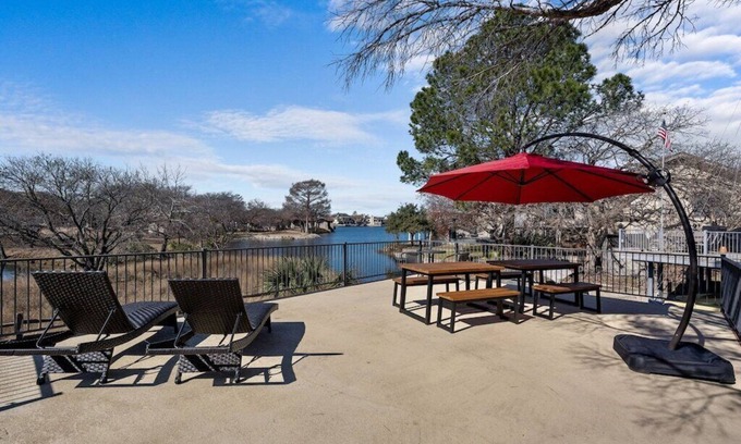 Horseshoe Bay House | Horseshoe Bay - Lakefront + Pool - Lucy on the Lake