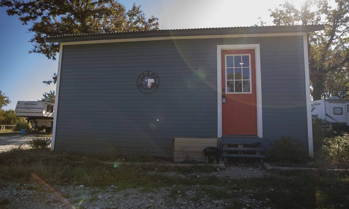Marietta House | Horseshoe Cabin 3 - Swim in the Blue Lagoon - Dog Friendly!