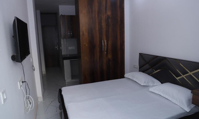 New Delhi House | Host Inn
