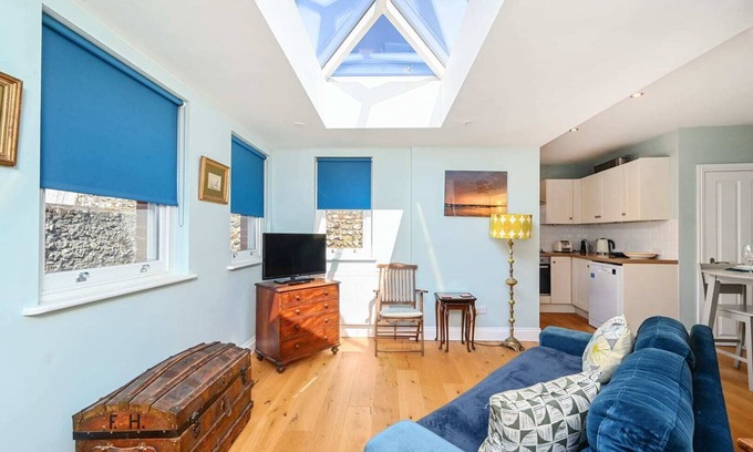 Rottingdean House | Host & Stay | Blue Bolthole on Vicarage Lane
