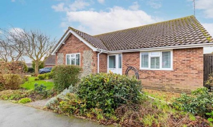 Mundesley House | Host & Stay | Gorse Cottage