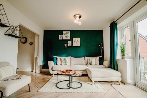 Hawbridge House | Host & Stay - Mercia House