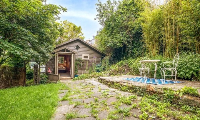 Brighton City Centre Cabin | Host & Stay | The Eco Cabin