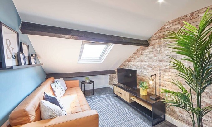 West Cliff Apartment | Host & Stay | The Loft