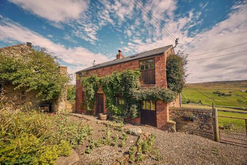 Rookhope House | Host & Stay - The Red Brick Barn