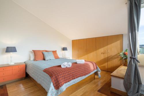 Gulpilhares Apartment | Host Wise - Stunning Modern Flat w Terrace Miramar Gaia