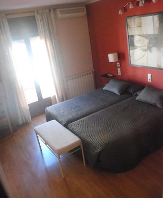 Benabarre House | Hostal Delgado