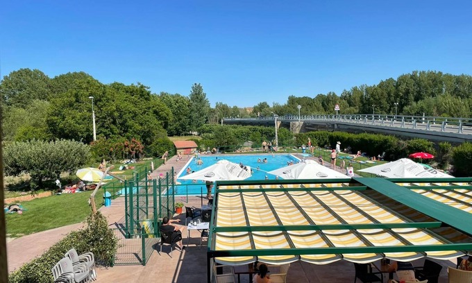 Villasabariego Hostel | Hostal El Delfin Verde