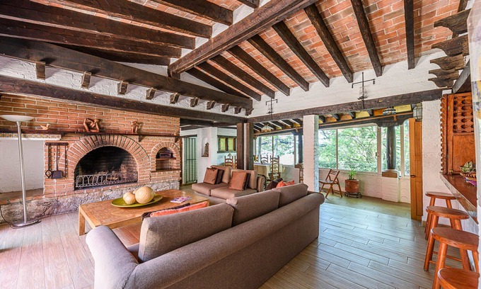 Agua Fria Apartment | Hostal El Palomar: In the Center of Valle