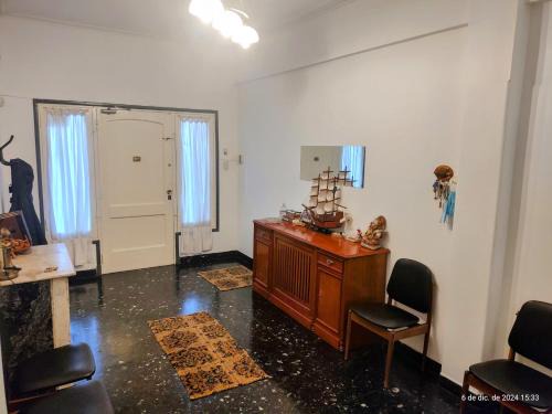 Comuna 10 House | HOSTAL , Habitación en vivienda familiar