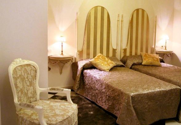 Siguenza House | Hostal Mesón Castilla