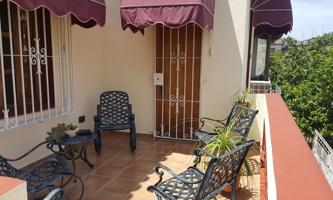 Plaza de la Revolucion House | Hostal MiraHabana