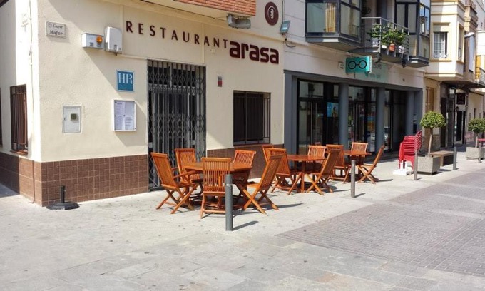 Santa Barbara House | Hostal Restaurante Arasa