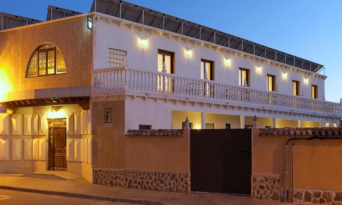 Layos House | Hostal Rural El Tejar