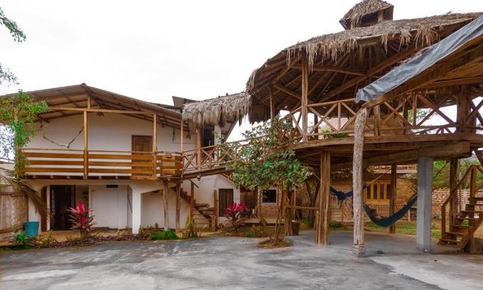 Puerto Lopez House | Hostal Tortuga Dorada