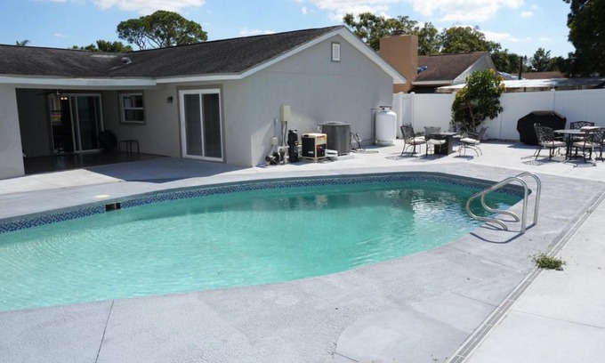 Tampa House | Hosting 1