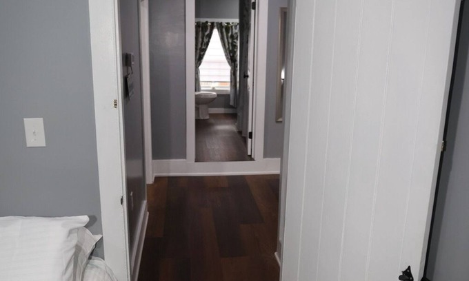 New Oxford Apartment | Hostoric Civil War Apartment