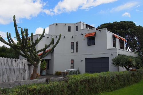 Whangamata House | Hosts on the Coast - Oasis on Ocean