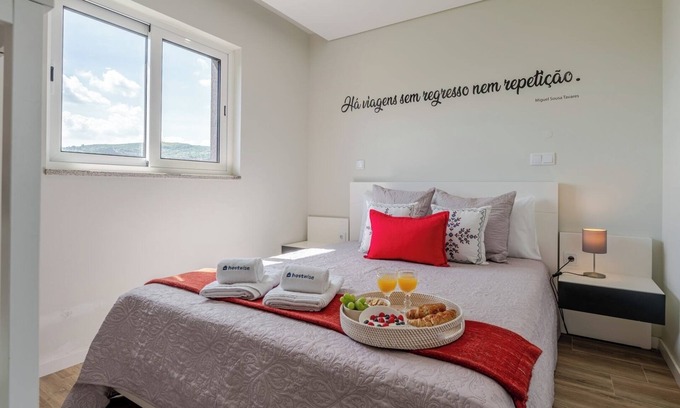 Miguas House | HostWise – Douro View Villa w/10 Suites and Pool