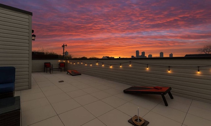 Central Northside House | ★HostWise Stays★ Rooftop Deck ★ Garage ★ New Build ★ Great Location