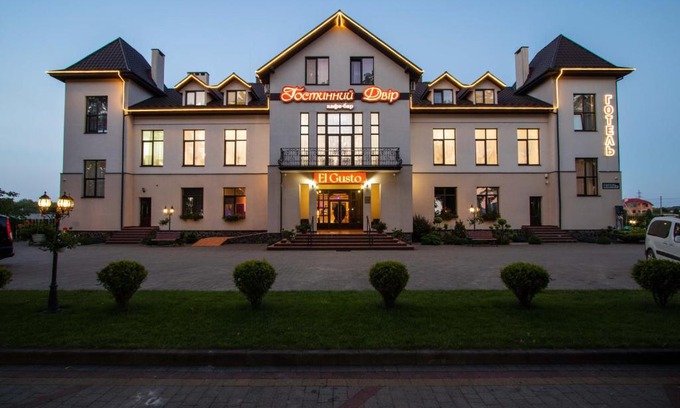 Stryi Hotel | Hostynnyy Dvir