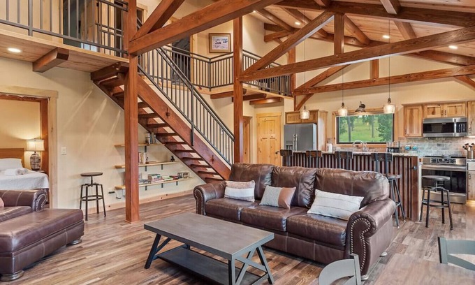 Custer Cabin | Hot Shot Hideaway near Custer Attractions